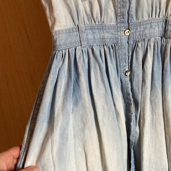 Fit + flare chambray Levi’s dress - Picture 3 of 9